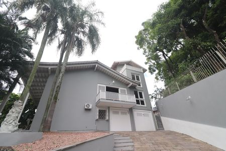 Casa à venda com 375m², 5 quartos e 3 vagasFachada