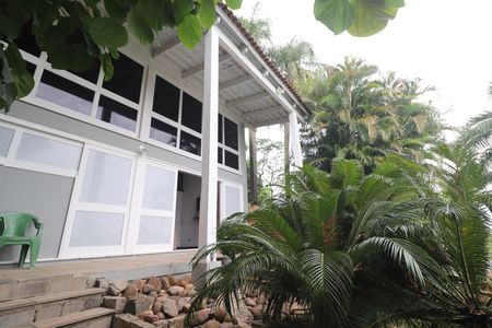 Casa à venda com 375m², 5 quartos e 3 vagasFachada lateral