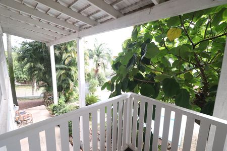 Casa à venda com 375m², 5 quartos e 3 vagasQuarto 2 sacada