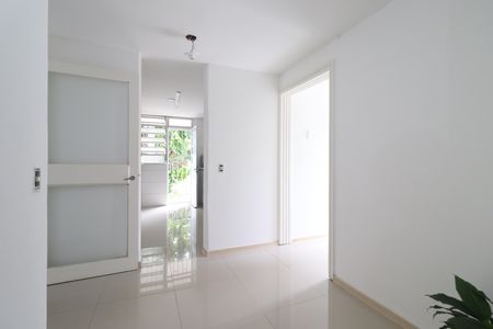 Casa à venda com 375m², 5 quartos e 3 vagasCorredor