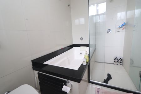 Casa à venda com 375m², 5 quartos e 3 vagasBanheiro 01