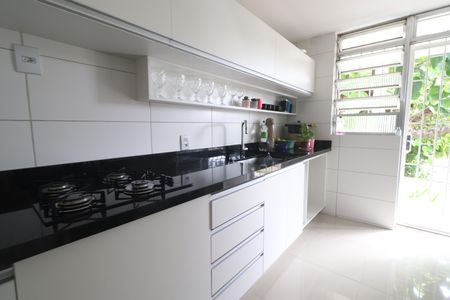 Casa à venda com 375m², 5 quartos e 3 vagasCozinha 01