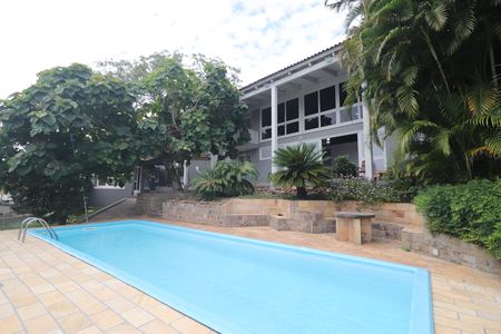 Casa à venda com 375m², 5 quartos e 3 vagasÁrea comum - Piscina