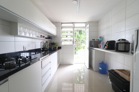 Casa à venda com 375m², 5 quartos e 3 vagasCozinha 01