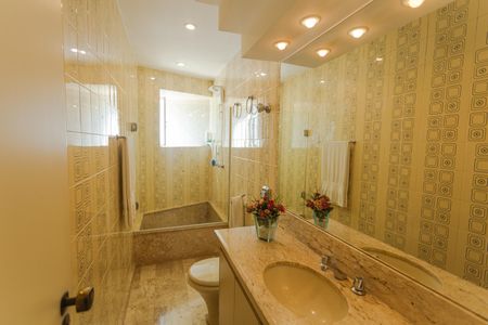 Apartamento à venda com 198m², 4 quartos e 2 vagasBanheiro Social