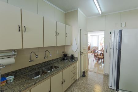 Apartamento à venda com 198m², 4 quartos e 2 vagasCozinha