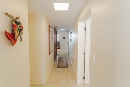 Apartamento à venda com 198m², 4 quartos e 2 vagasCorredor