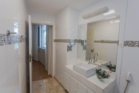 Apartamento à venda com 198m², 4 quartos e 2 vagasBanheiro da Suíte