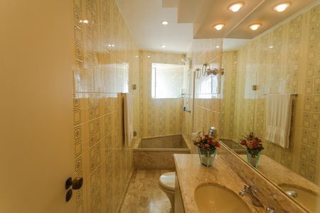 Apartamento à venda com 198m², 4 quartos e 2 vagasBanheiro Social