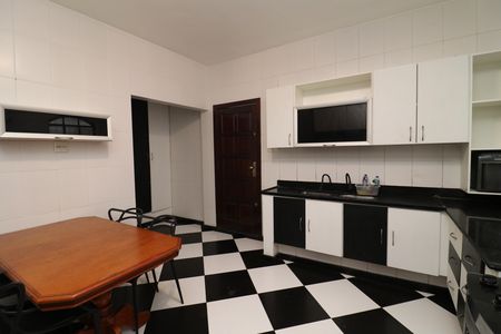 Casa de condomínio para alugar com 200m², 3 quartos e 1 vagaCozinha