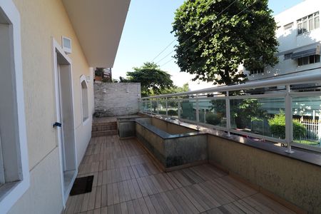 Casa de condomínio para alugar com 200m², 3 quartos e 1 vagaVaranda