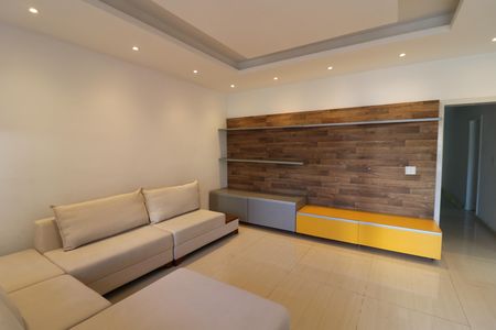 Casa de condomínio para alugar com 200m², 3 quartos e 1 vagaSala