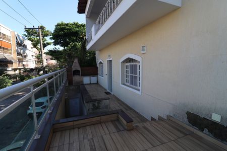 Casa de condomínio para alugar com 200m², 3 quartos e 1 vagaVaranda