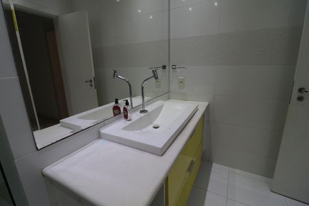 Casa de condomínio para alugar com 200m², 3 quartos e 1 vagaBanheiro Social