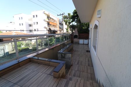 Casa de condomínio para alugar com 200m², 3 quartos e 1 vagaVaranda