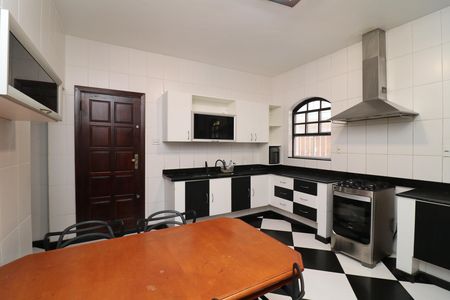 Casa de condomínio para alugar com 200m², 3 quartos e 1 vagaCozinha