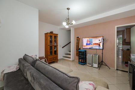 Sala de casa para alugar com 2 quartos, 125m² em Vila Iasi, Taboão da Serra