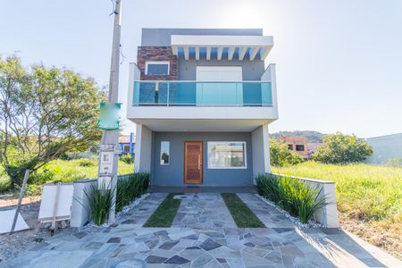 Casa à venda com 117m², 3 quartos e 2 vagas Casa à venda com 117m², 3 quartos e 2 vagasFachada