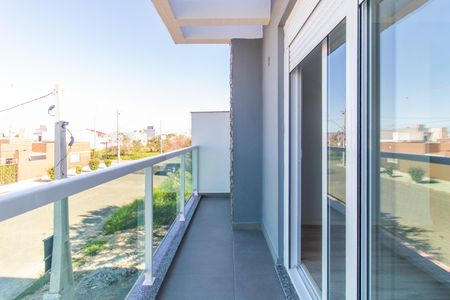 Casa à venda com 117m², 3 quartos e 2 vagas Casa à venda com 117m², 3 quartos e 2 vagasVaranda da Suíte