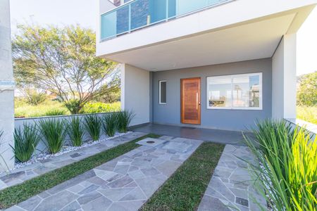 Casa à venda com 117m², 3 quartos e 2 vagas Casa à venda com 117m², 3 quartos e 2 vagasFachada