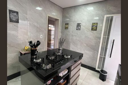 Casa à venda com 290m², 4 quartos e 3 vagas