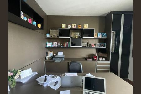 Casa à venda com 290m², 4 quartos e 3 vagas