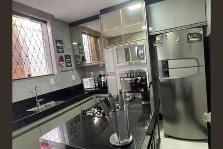 Casa à venda com 290m², 4 quartos e 3 vagas