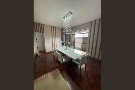 Casa à venda com 290m², 4 quartos e 3 vagas