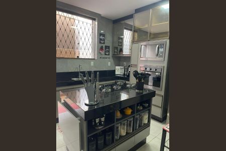 Casa à venda com 290m², 4 quartos e 3 vagas