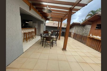 Casa à venda com 290m², 4 quartos e 3 vagas