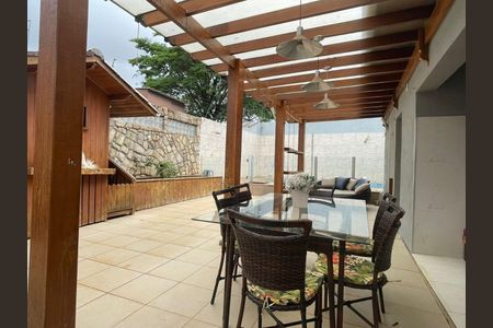 Casa à venda com 290m², 4 quartos e 3 vagas