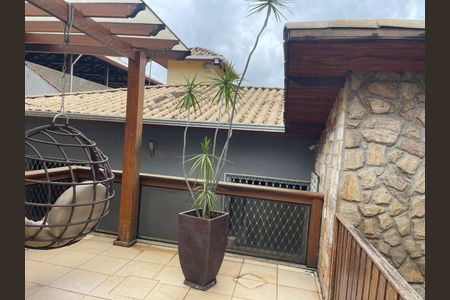 Casa à venda com 290m², 4 quartos e 3 vagas