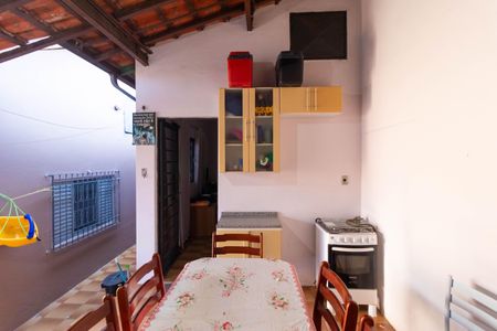 Casa à venda com 256m², 4 quartos e 4 vagasChurrasqueira