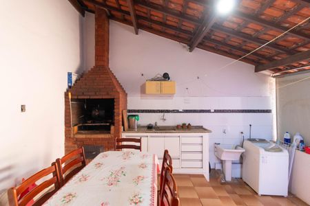 Casa à venda com 256m², 4 quartos e 4 vagasChurrasqueira