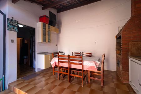 Casa à venda com 256m², 4 quartos e 4 vagasChurrasqueira