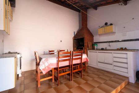 Casa à venda com 256m², 4 quartos e 4 vagasChurrasqueira