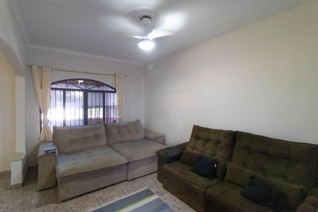 Casa à venda com 256m², 4 quartos e 4 vagasSalas