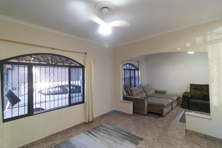 Casa à venda com 256m², 4 quartos e 4 vagasSalas