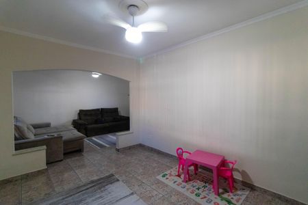 Casa à venda com 256m², 4 quartos e 4 vagasSalas