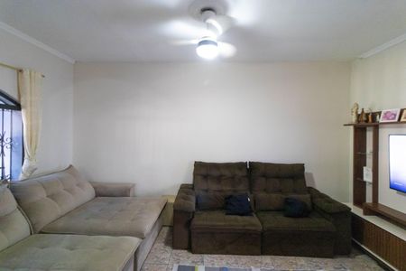 Casa à venda com 256m², 4 quartos e 4 vagasSalas