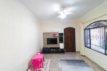 Casa à venda com 256m², 4 quartos e 4 vagasSalas