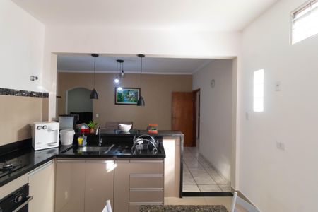 Casa à venda com 256m², 4 quartos e 4 vagasCozinha