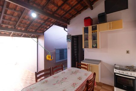 Casa à venda com 256m², 4 quartos e 4 vagasChurrasqueira