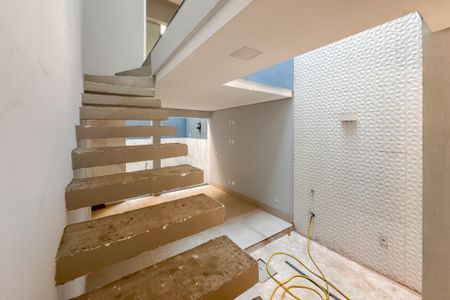 Casa à venda com 80m², 3 quartos e 1 vagaEscada