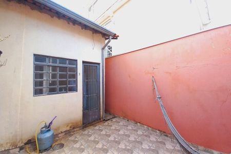 Casa à venda com 81m², 2 quartos e 2 vagasQuintal