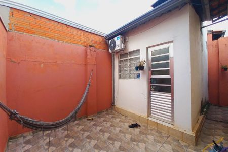 Casa à venda com 81m², 2 quartos e 2 vagasQuintal