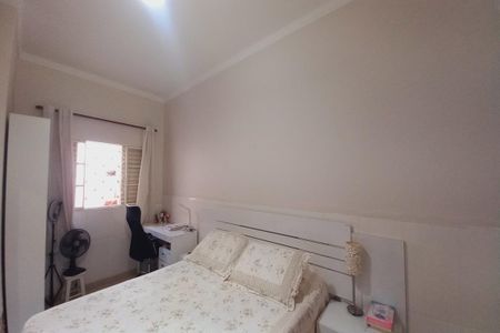 Casa à venda com 81m², 2 quartos e 2 vagasQuarto 2