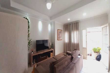 Casa à venda com 81m², 2 quartos e 2 vagasSala