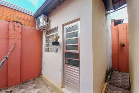 Casa à venda com 81m², 2 quartos e 2 vagasQuarto de Serviço