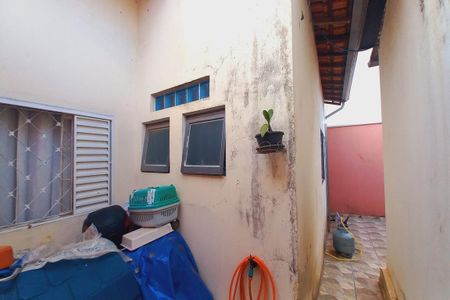 Casa à venda com 81m², 2 quartos e 2 vagasCorredor